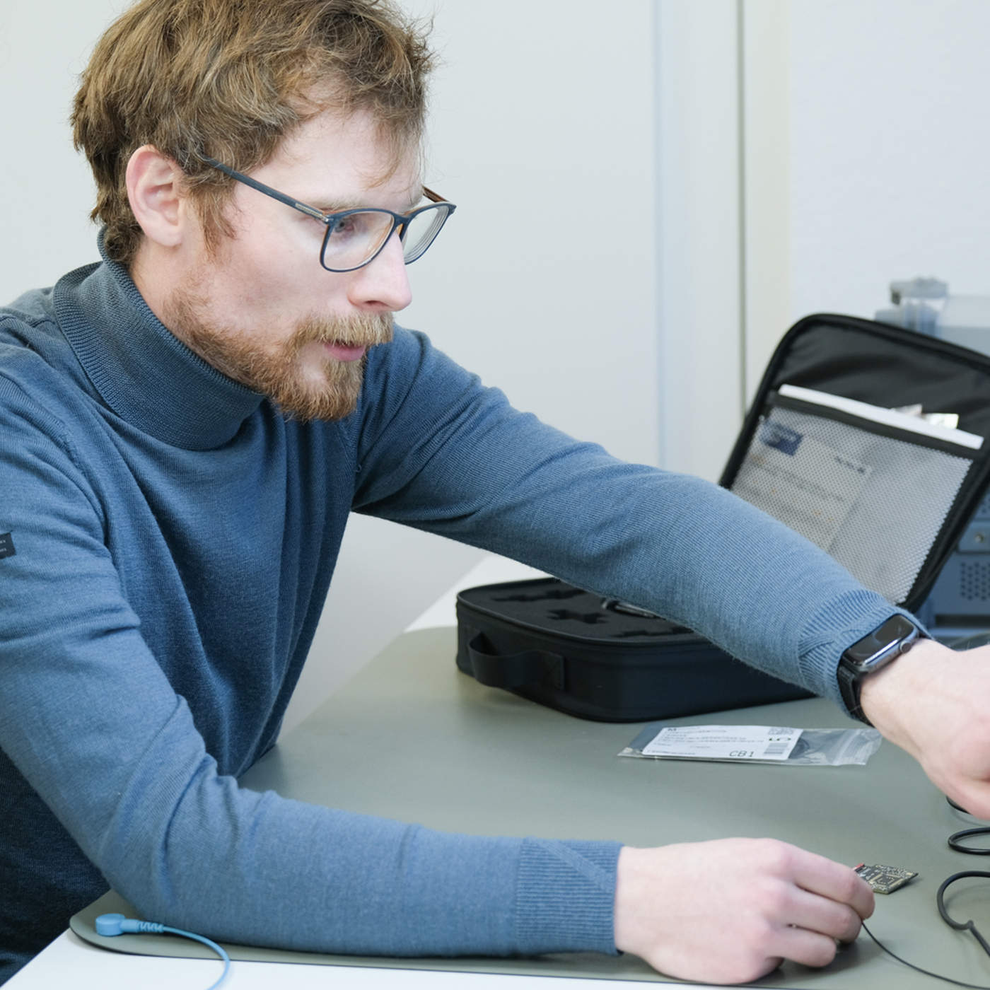 PCB Entwicklung Konzentriertes Arbeiten