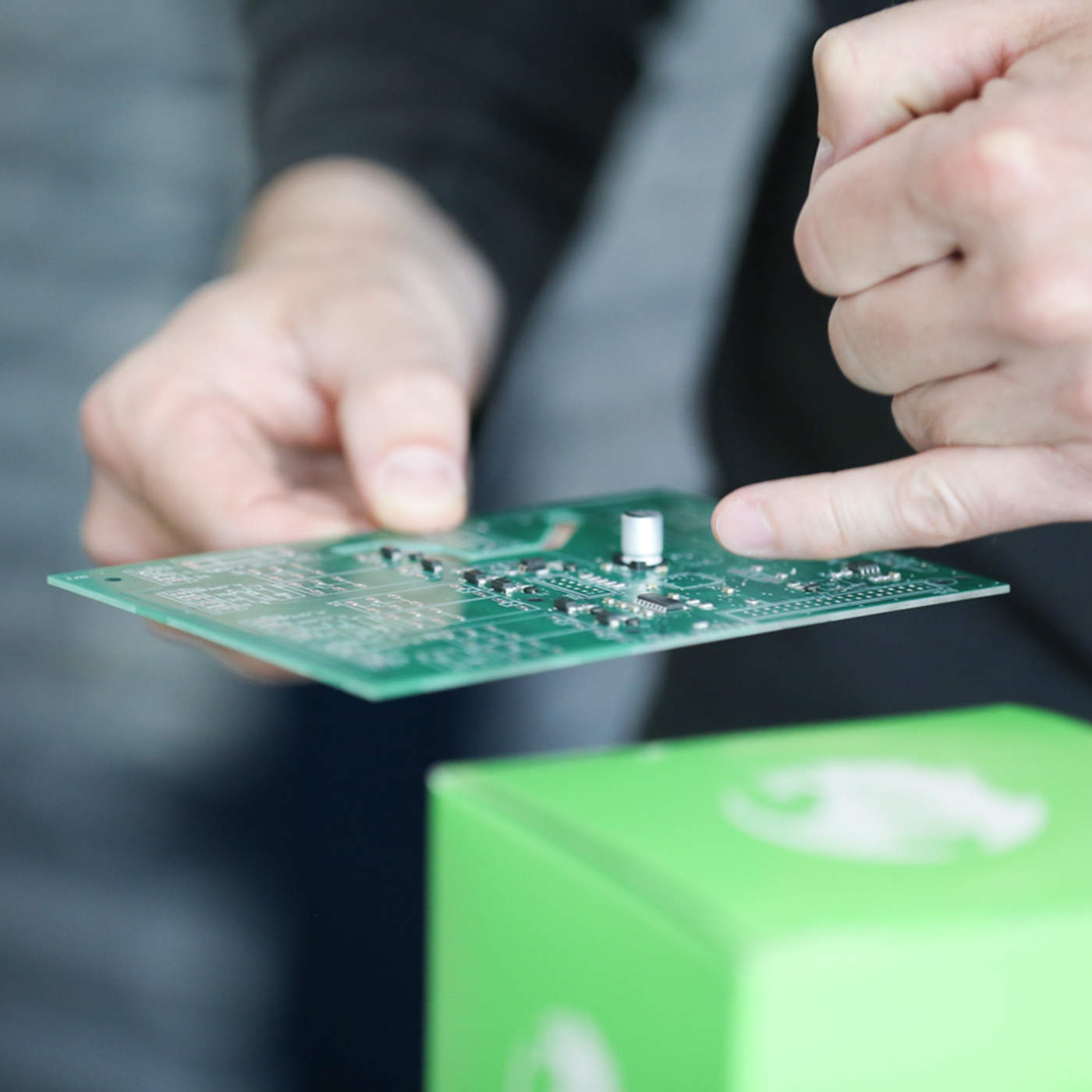 Prototyp einer Leiterkarte Prototyp bei der Sichtprüfung